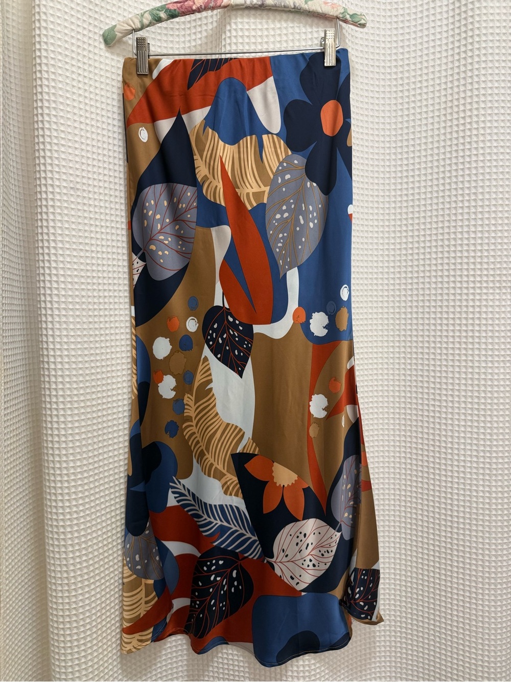 En Saison Abstract Leaf Print Midi Skirt in Blue, Rust & Camel size small - Picture 5 of 5